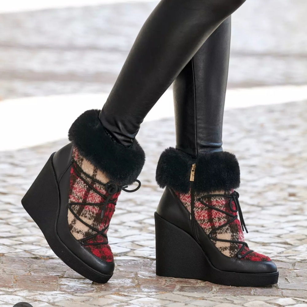 Like New Jessica Simpson Black and Red Women's Wedge Booties